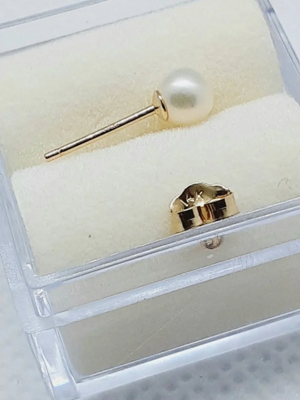 NEW minimalist 14kt yellow gold and pearl post earrings